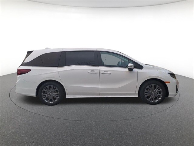 2026 Honda Odyssey Touring photo 3