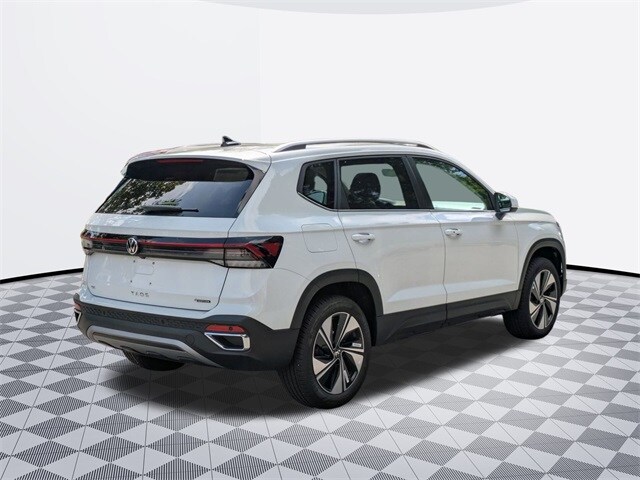 2025 Volkswagen Taos SE photo 4