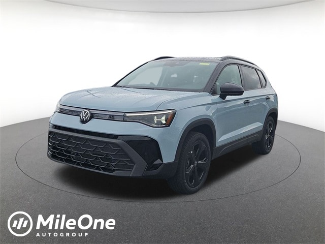 2025 Volkswagen Taos SE Black's photo