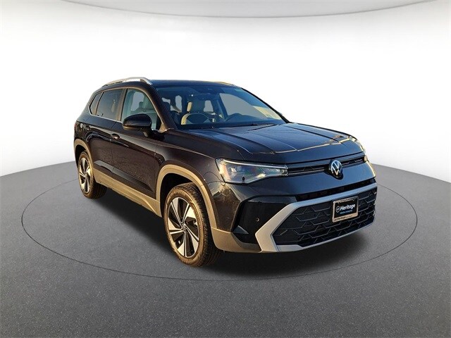 2025 Volkswagen Taos SE photo 3