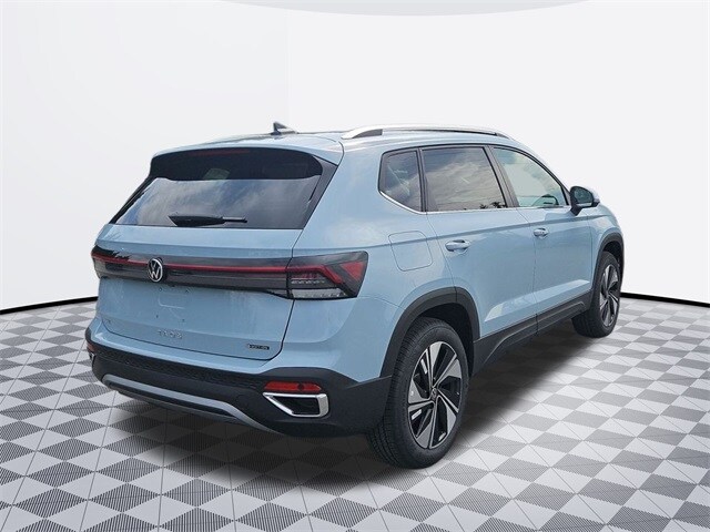 2025 Volkswagen Taos SE photo 4