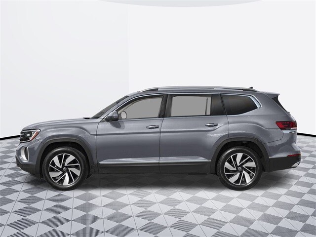 2025 Volkswagen Atlas SEL photo 3