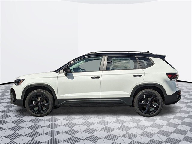 2025 Volkswagen Taos SE photo 2