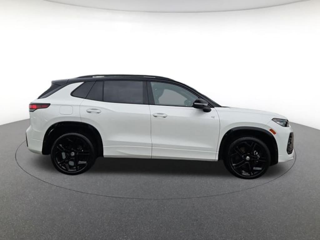 Used 2025 Volkswagen Tiguan 2.0T SE R-Line Black SUV