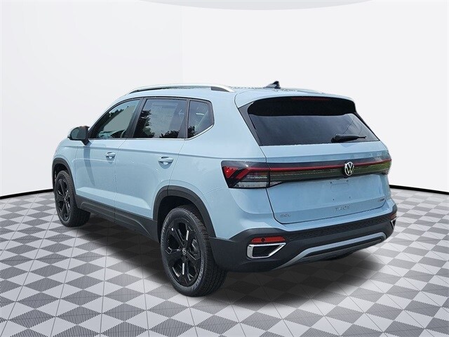 2025 Volkswagen Taos SEL photo 3