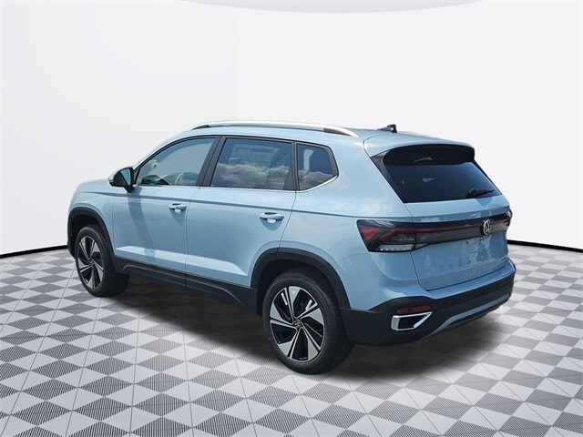 2025 Volkswagen Taos SE photo 3