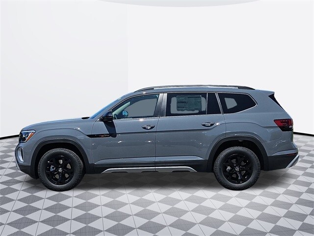 2025 Volkswagen Atlas Peak Edition SE photo 2