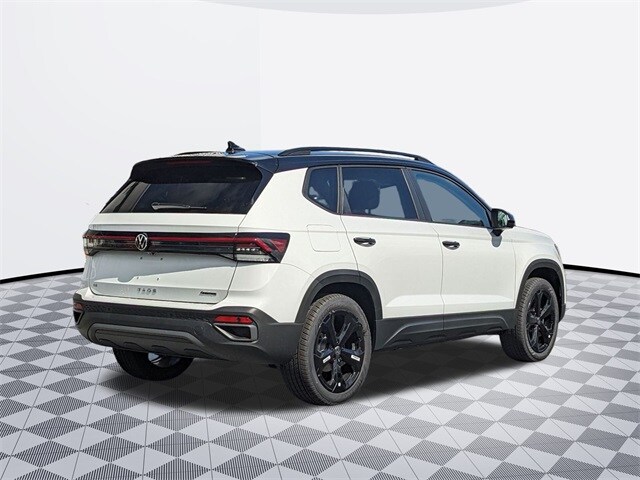 2025 Volkswagen Taos SE photo 4