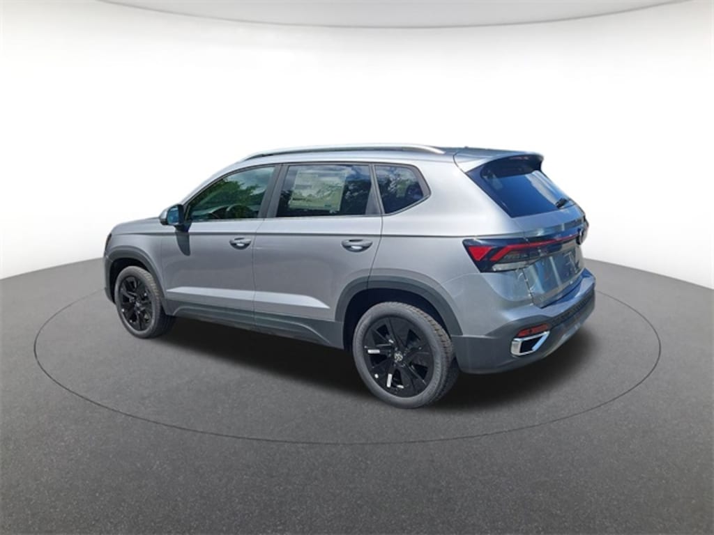 New 2025 Volkswagen Taos 1.5T SE SUV