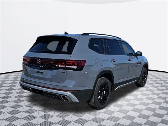 2025 Volkswagen Atlas Peak Edition SE photo 4