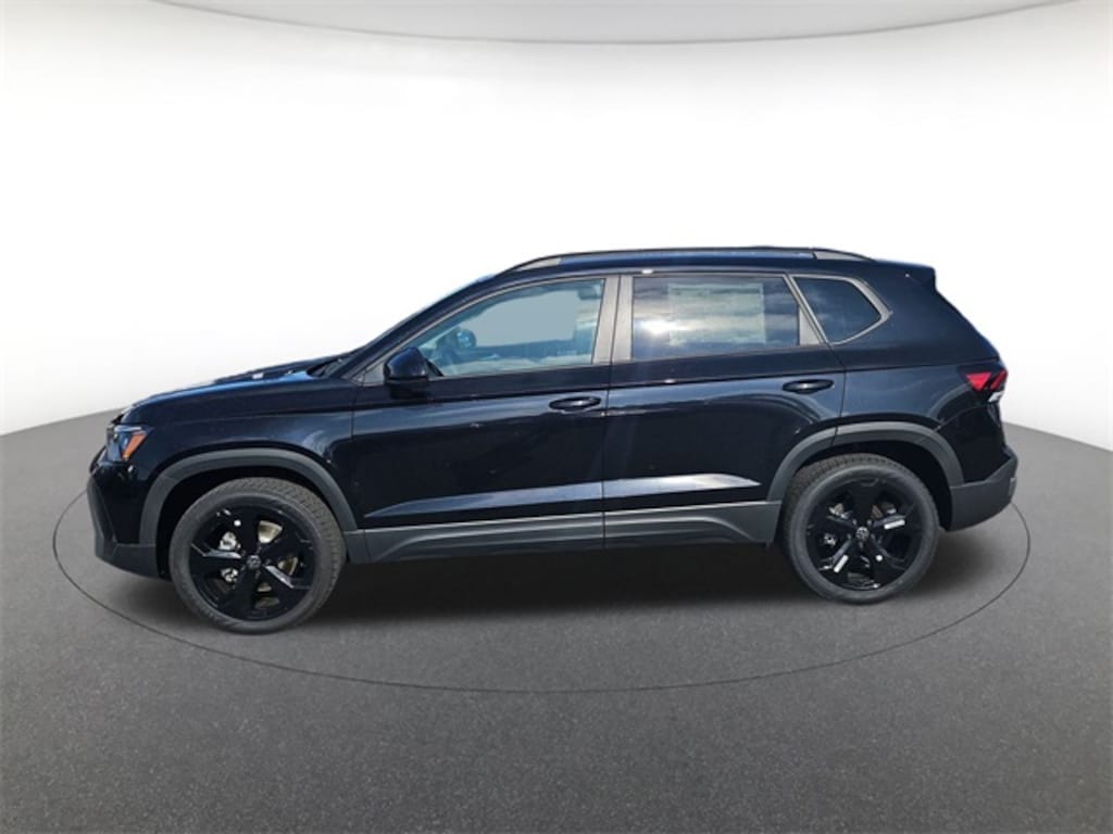 New 2025 Volkswagen Taos 1.5T SE Black SUV