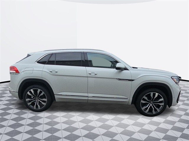 2023 Volkswagen Atlas Cross Sport V6 SEL Premium R-Line photo 2