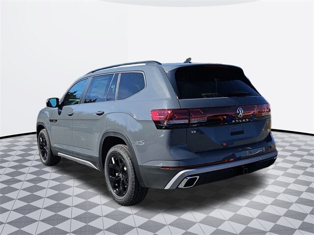 2025 Volkswagen Atlas Peak Edition SE photo 3