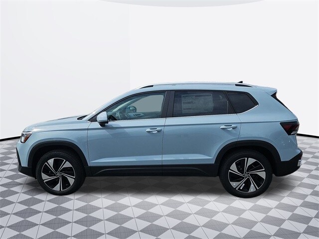 2025 Volkswagen Taos SE photo 2