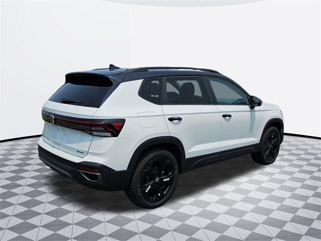 2025 Volkswagen Taos SE photo 4