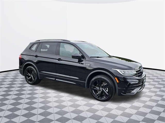 2024 Volkswagen Tiguan SE R-Line Black photo 3