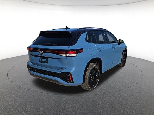 2026 Volkswagen Tiguan SE R-Line Black photo 4