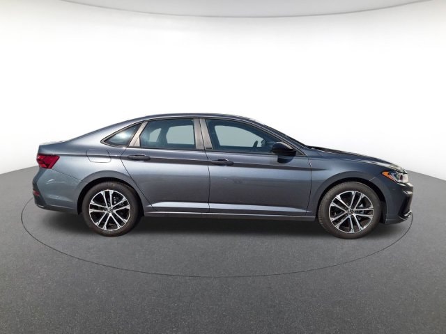 2026 Volkswagen Jetta Sport - Photo 4