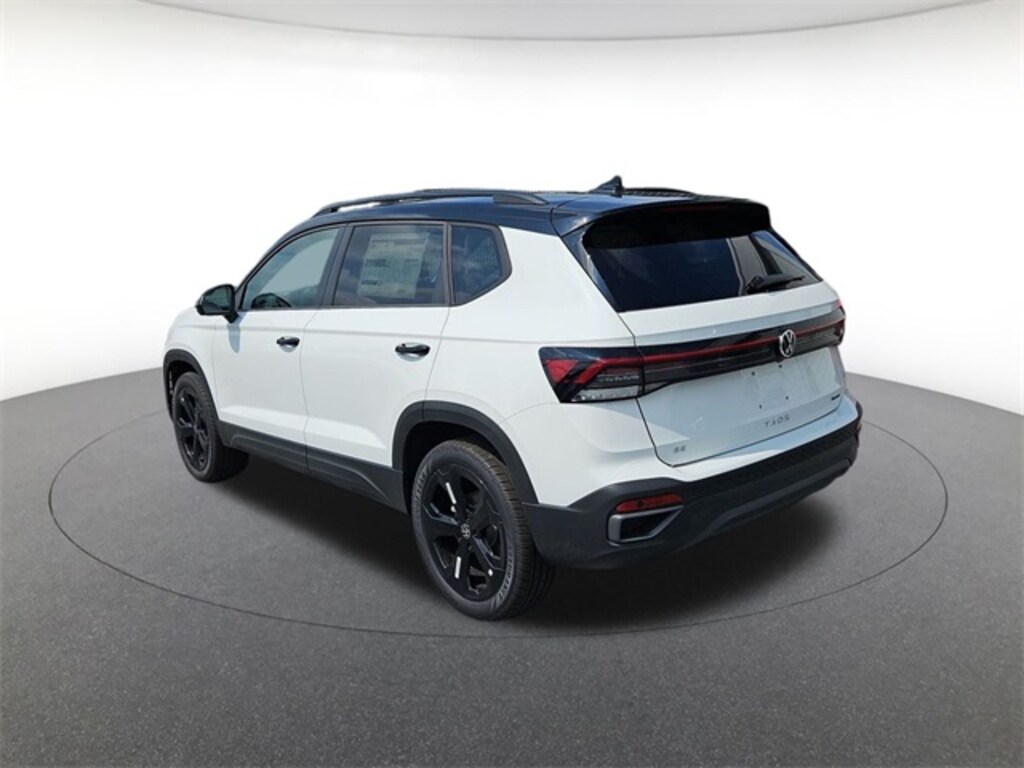 New 2025 Volkswagen Taos 1.5T SE Black SUV