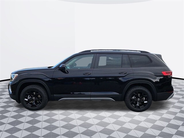 2025 Volkswagen Atlas Peak Edition SE photo 2
