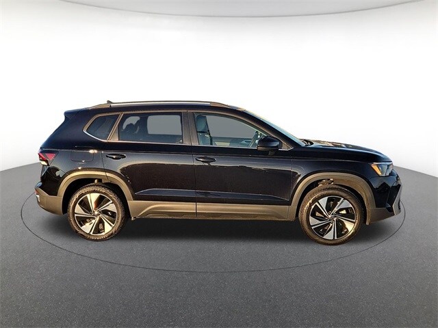 2025 Volkswagen Taos SE photo 4