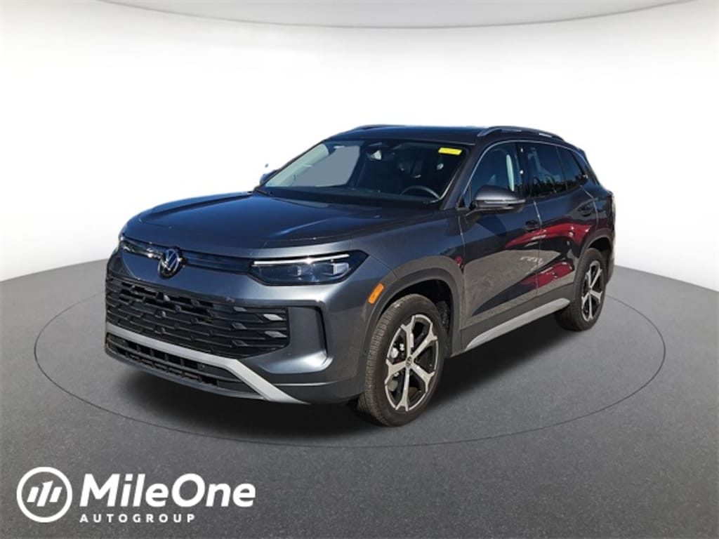 New 2025 Volkswagen Tiguan 2.0T SE SUV