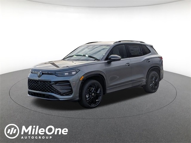 2026 Volkswagen Tiguan SE R-LINE BLACK's photo