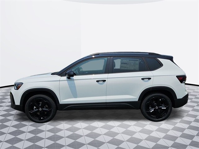 2025 Volkswagen Taos SE photo 2