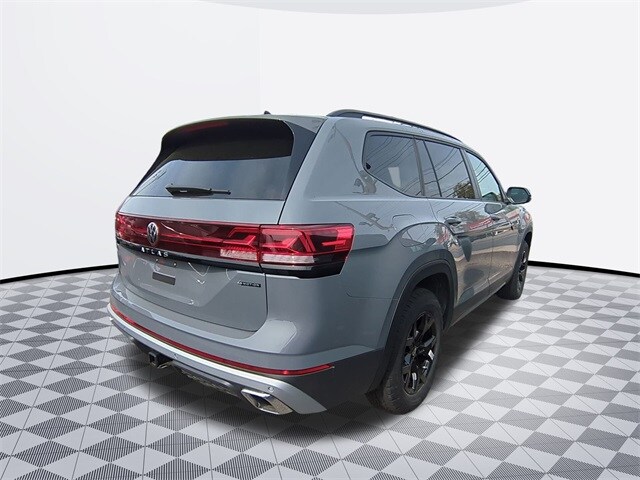 2025 Volkswagen Atlas Peak Edition photo 3
