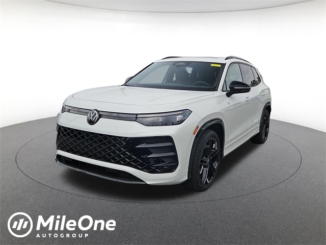 2026 Volkswagen Tiguan SE R-LINE BLACK's photo