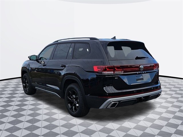 2025 Volkswagen Atlas Peak Edition SE photo 3
