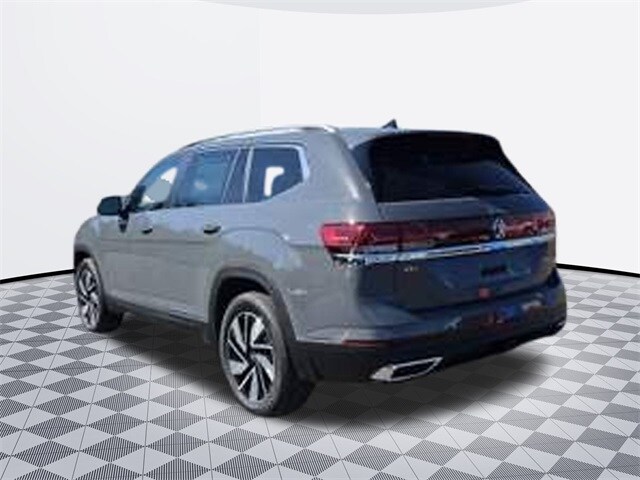 2025 Volkswagen Atlas SEL photo 3