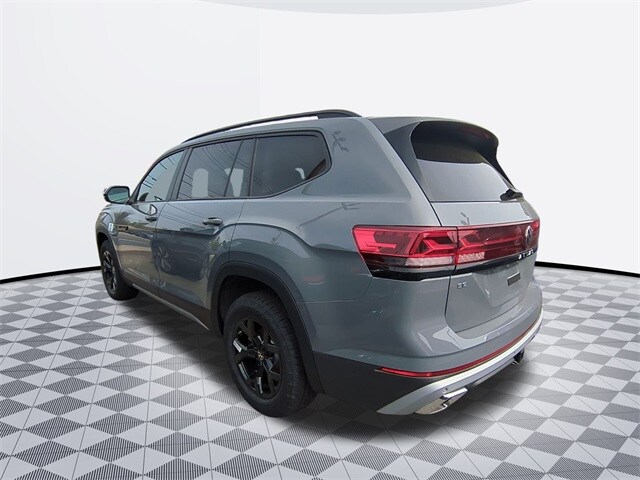 2025 Volkswagen Atlas Peak Edition photo 2