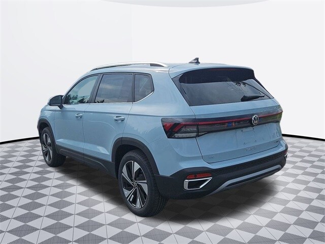 2025 Volkswagen Taos SE photo 3