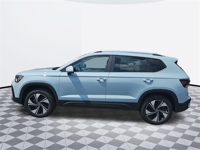 2025 Volkswagen Taos SE photo 2