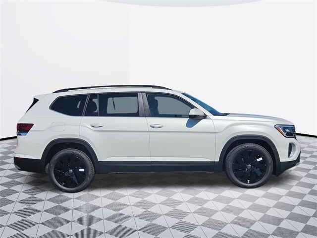2026 Volkswagen Atlas SE Technology photo 2