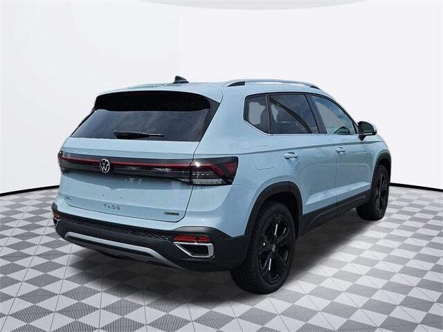 2025 Volkswagen Taos SEL photo 4