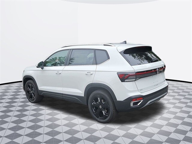 2025 Volkswagen Taos SEL photo 3