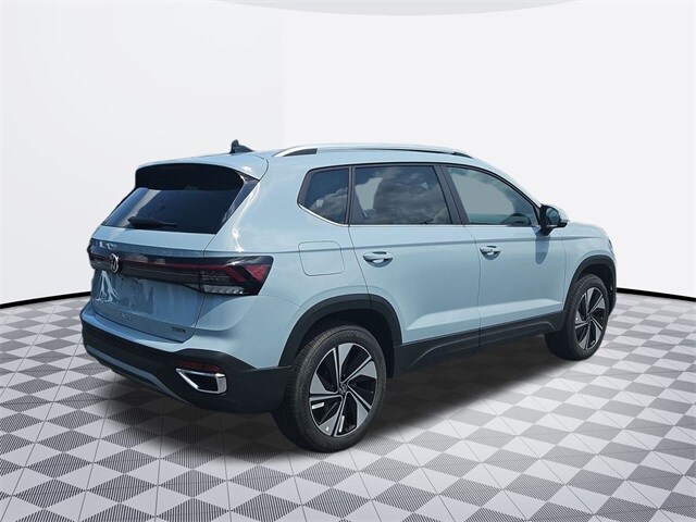 2025 Volkswagen Taos SE photo 4