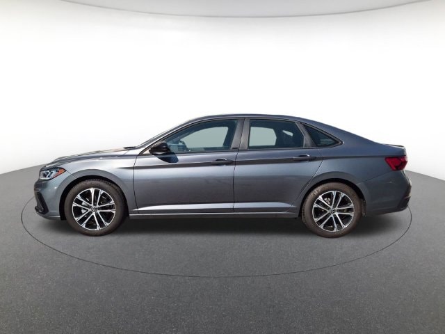 2026 Volkswagen Jetta Sport - Photo 2