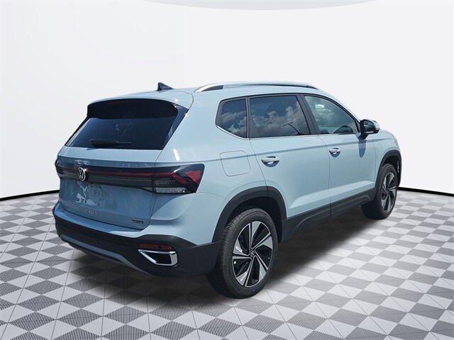 2025 Volkswagen Taos SE photo 4