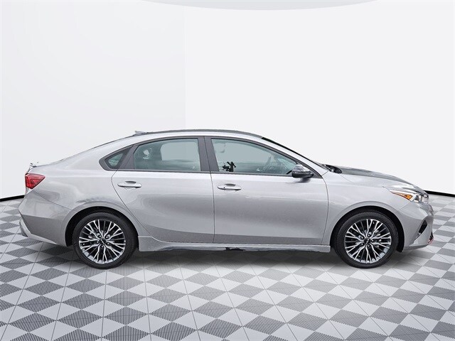 2024 Kia Forte GT-Line photo 4