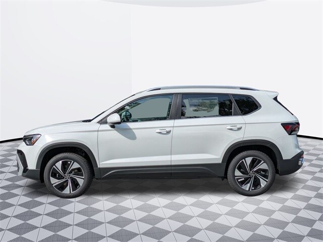 2025 Volkswagen Taos SE photo 2