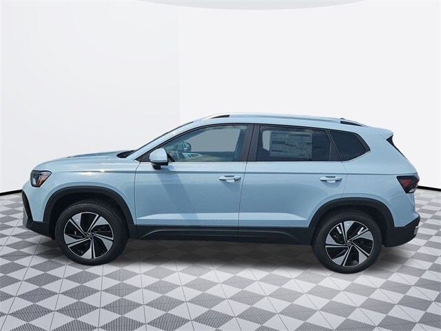 2025 Volkswagen Taos SE photo 2