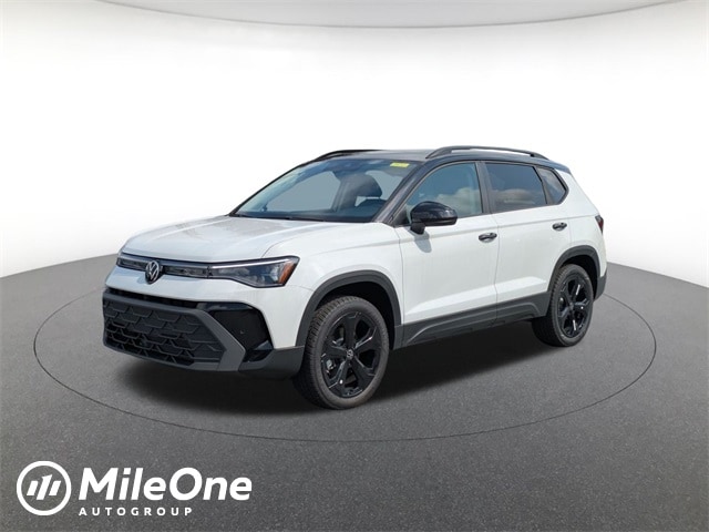 2025 Volkswagen Taos SE Black