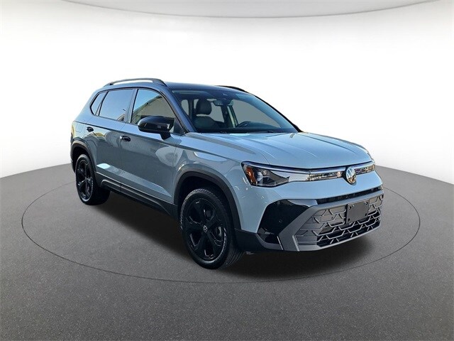 2025 Volkswagen Taos SE photo 3