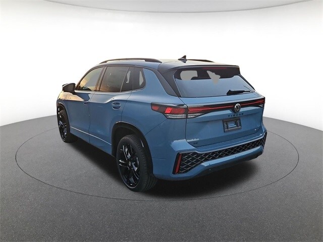 2026 Volkswagen Tiguan SE R-Line Black photo 3