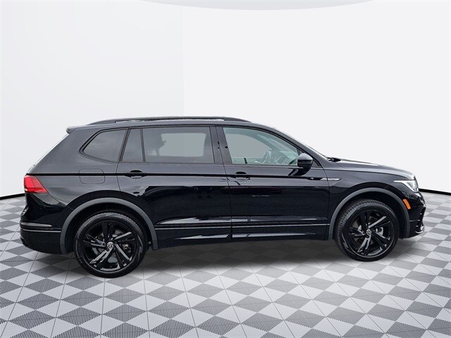 2024 Volkswagen Tiguan SE R-Line Black photo 4