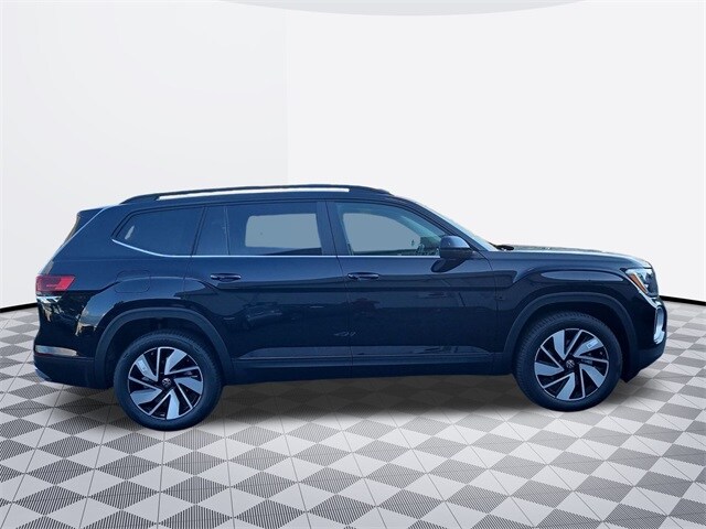 2026 Volkswagen Atlas SE Technology photo 2