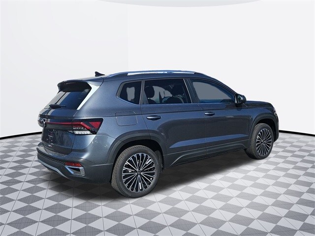2025 Volkswagen Taos SE photo 3